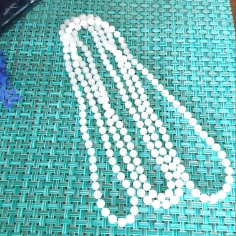 Vintage jewelry strand of faux pearls necklace white long string glam costume - Picture 5 of 7